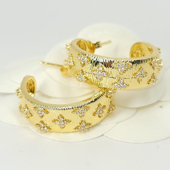 NWT Pave CZ Diamonds Hoop Huggie Earrings NEW - Picture 3 of 10